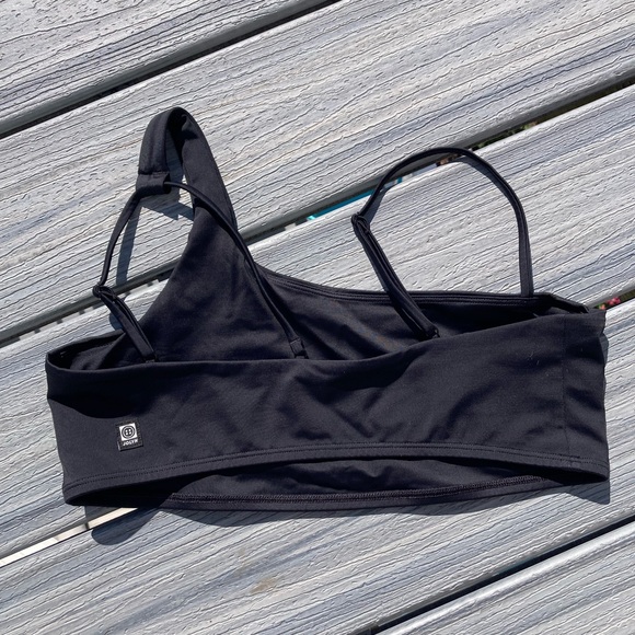JOLYN - Willa Asymmetrical Surf Bikini Top in Black - L - Picture 5 of 11